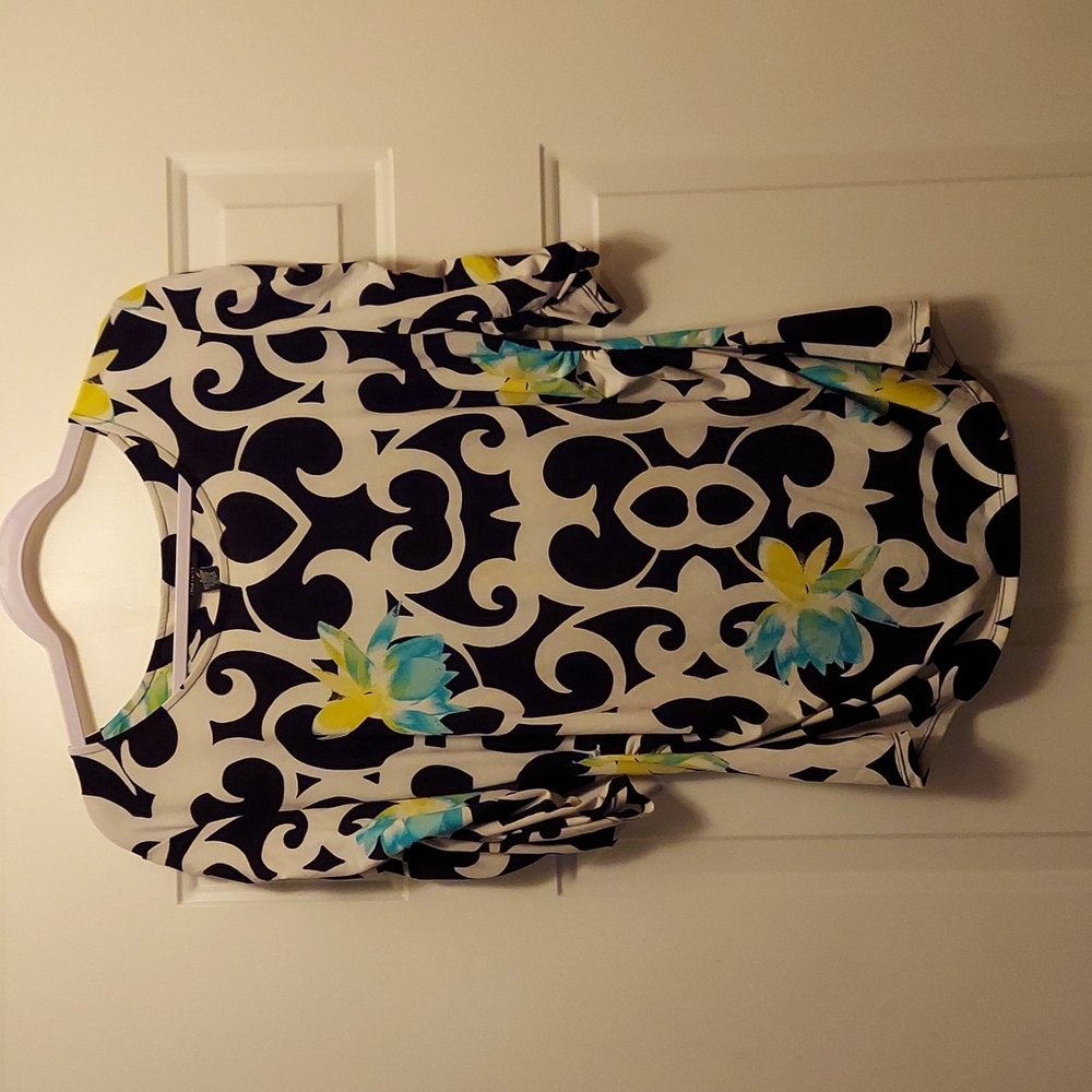 Women's Alfani top